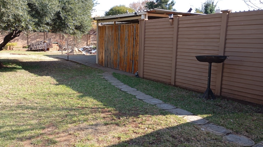 To Let 5 Bedroom Property for Rent in Generaal De Wet Free State